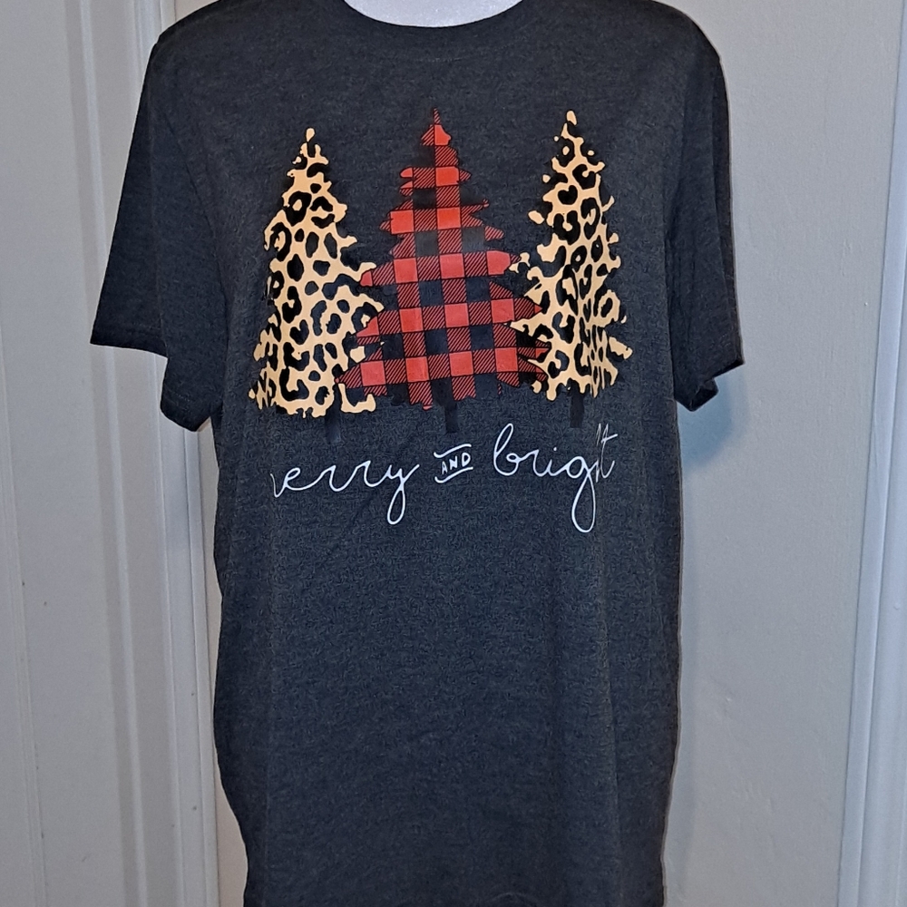 Cheeta Print Christmas Tree Grey Tee-shirt Merry & Bright EUC